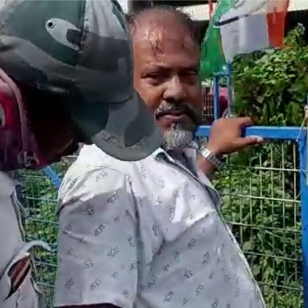 ২১শে জুলাইয়ে সভামঞ্চে যোগ দিতে রাজ্যের বিভিন্ন জায়গা থেকে কলকাতায় এসেছেন তৃণমূলের কর্মী-সমর্থকরা। তবে তার মধ্যে এমন দুর্ঘটনার ঘটনা নেহাতই ছন্দপতন বলা চলে। 
