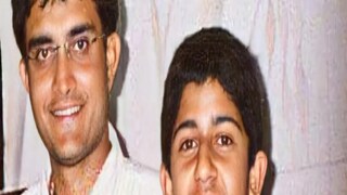 সৌরভের পাশে কে?