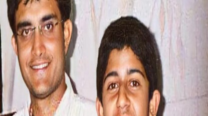 সৌরভের পাশে কে? সৌরভের পাশে কে?