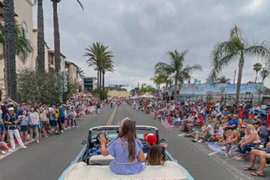 An actor heads up Main Street during the 118th Huntington Beach 4th of July Parade in Huntington Beach, California, on July 4, 2022. (Image: Jeff Gritchen/The Orange County Register via AP)