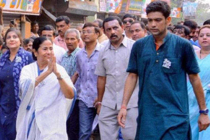 বাংলার কোচ হিসেবে দায়িত্ব নেওয়ার ব্যাপারে লক্ষ্মীরতন যে কোনও দিক থেকে যোগ্য। এমনই মনে করছেন সিএবি কর্তারা। বাংলার হয়ে  দীর্ঘদিন খেলার অভিজ্ঞতা রয়েছে লক্ষ্মীর। তাঁর সেই অভিজ্ঞতা কাজে লাগাতে চায় বাংলা ক্রিকেটের থিঙ্কট্যাঙ্ক। 