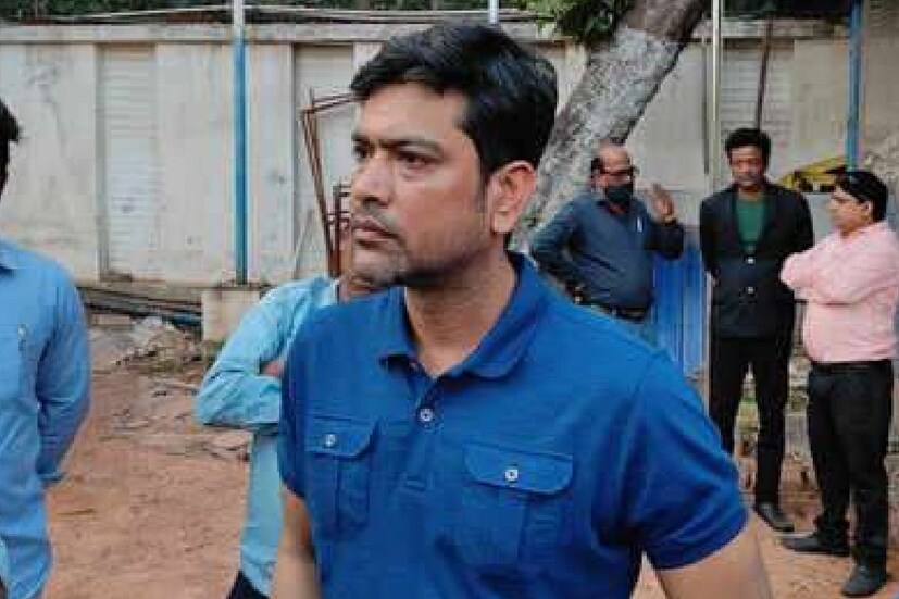 জানা গিয়েছে, বাংলার কোচ হিসেবে দায়িত্ব নেওয়ার ব্যাপারে লক্ষ্মী নিজেও উত্সাহিত। নতুন উদ্যমে বাংলার ক্রিকেটের উন্নতিতে কাজ করতে চান তিনি।