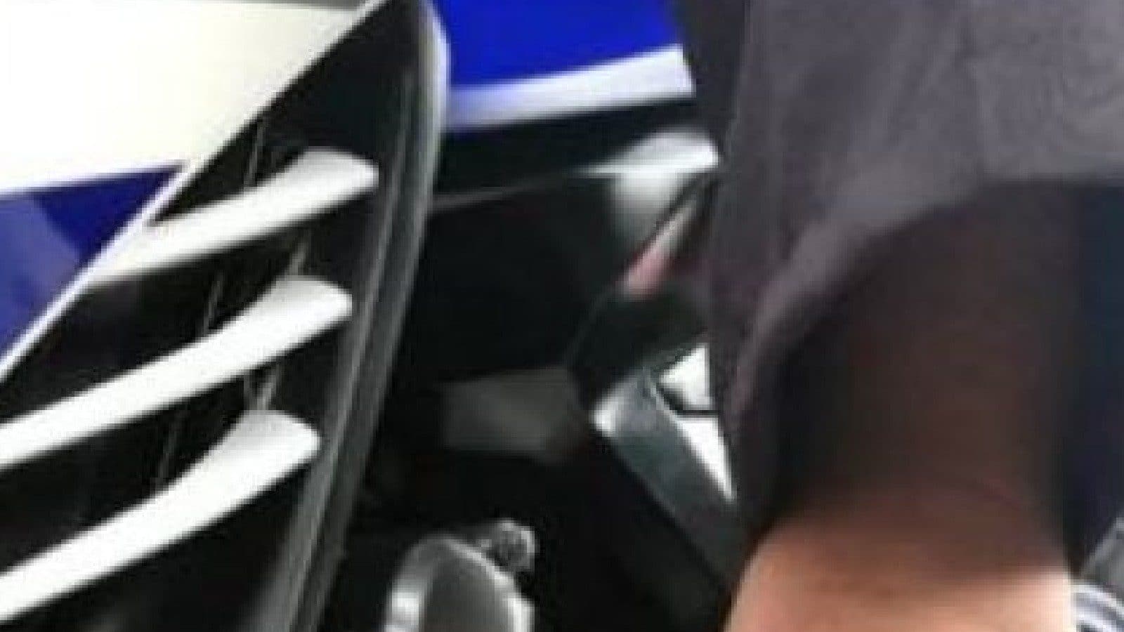 চটি পরে বাইক বা স্কুটি চালান? জানেন, কত টাকা জরিমানা হতে পারে! চটি পরে বাইক বা স্কুটি চালান? জানেন, কত টাকা জরিমানা হতে পারে!