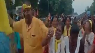 নাচছেন বিজেপি সভাপতি