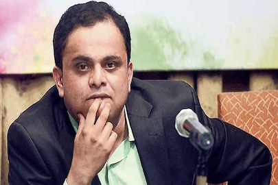 বিতর্কে ব্রাত্য