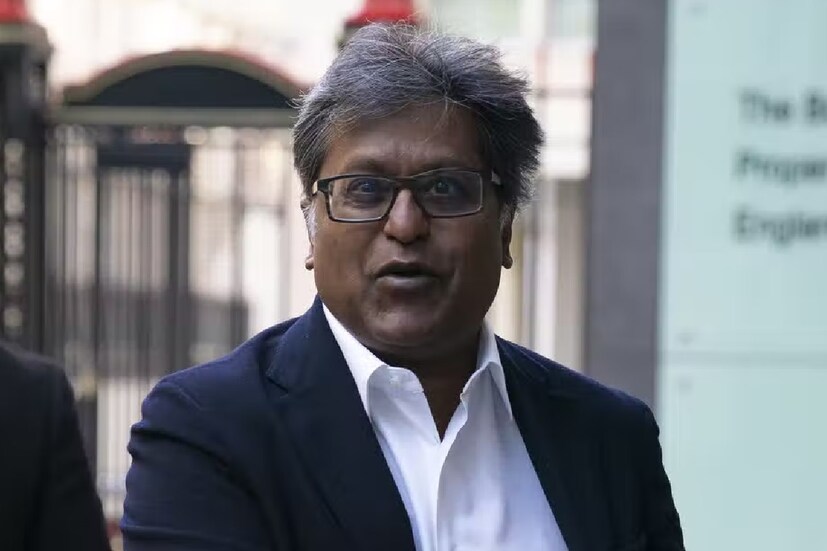 সুস্মিতা সেনের সঙ্গে নিজের সম্পর্কের কথা ঘোষণা করেছেন তিনি। আর তার পরই আবার খবরে ভেসে উঠেছেন আইপিএলের প্রাক্তন চেয়ারম্যান ললিত মোদি। আবার তাঁকে ঘিরে আলোচনা, সমালোচনা শুরু হয়েছে।