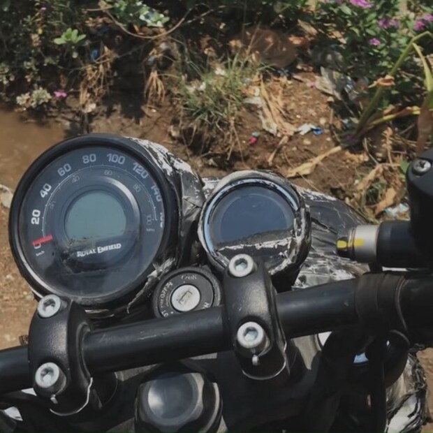 Royal Enfield- এমন একটি ব্র্যান্ড যার চাহিদা এদেশে প্রায় সব সময়ই তুঙ্গে থাকে। এবার তারা সব থেকে সস্তার মডেল বাজারে আনছে।
