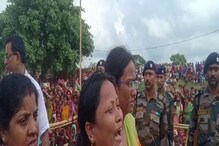 'বলেছিল তাড়াতাড়ি বাড়ি ফিরবে, এ'ভাবে ফিরবে ভাবিনি', ছেলের কফিন আগলে অসহায় মা 'বলেছিল তাড়াতাড়ি বাড়ি ফিরবে, এ'ভাবে ফিরবে ভাবিনি', ছেলের কফিন আগলে অসহায় মা