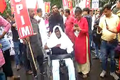 মিছিলে কে!