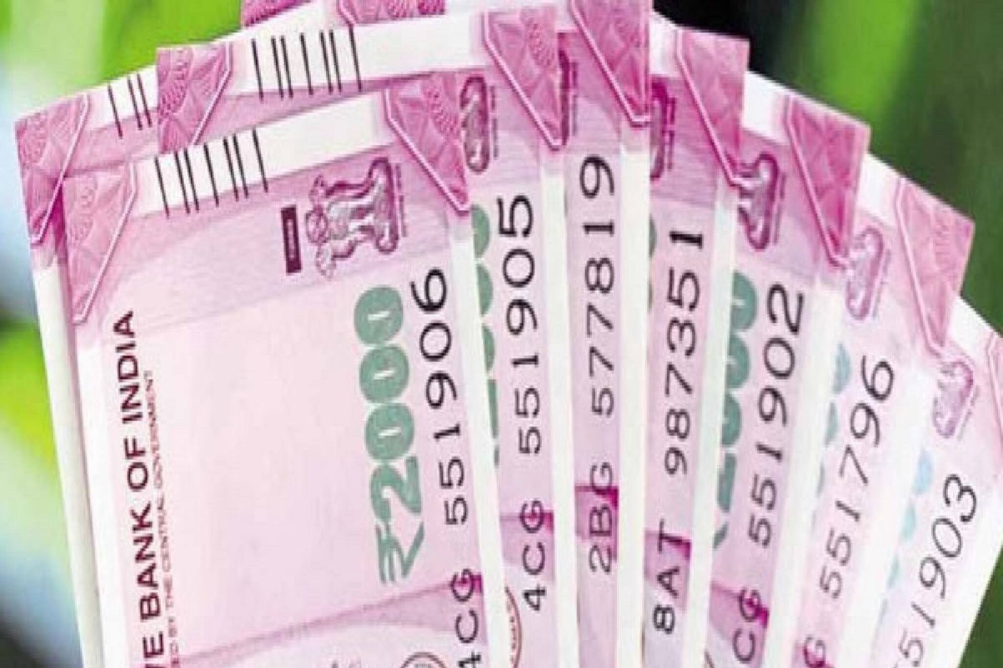 হাত থেকে পড়ে যাওয়া টাকা বিরাট ইঙ্গিত বহন করে! সময় থাকতে না শুধরালে চরম মূল্য