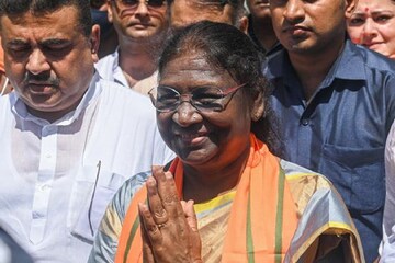 কুড়ি হাজার মিষ্টি তৈরি দ্রোপদী মুর্মুর শহরে! প্রস্তুতি আদিবাসী নৃত্যের