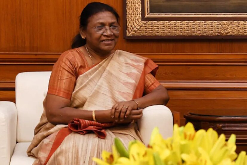 বিজেপি অবশ্য ইতিমধ্যেই দ্রোপদীর জয়ের গন্ধ পাচ্ছে। ওদিকে ওড়িশার রায়রাংপুরের বাসিন্দারা ২০ হাজার মিষ্টিও তৈরি করে ফেলেছেন। ওড়িশার রায়রাংপুর দ্রোপদীর শহর।