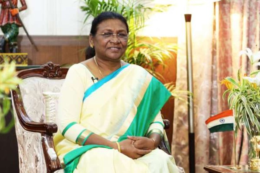 আদিবাসী নৃত্য এবং বিজয় মিছিলেরও প্রস্তুতি শুরু হয়েছে দ্রোপদী মুর্মুর শহরে। এমনকী রাজধানী দিল্লিতেও বিজিয় মিছিলের প্রস্তুতি শুরু করেছে গেরুয়া শিবির।