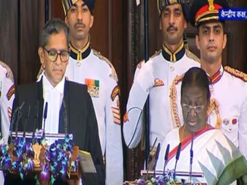 ১৫তম রাষ্ট্রপতি পদে শপথ নিলেন দ্রৌপদী মুর্মু