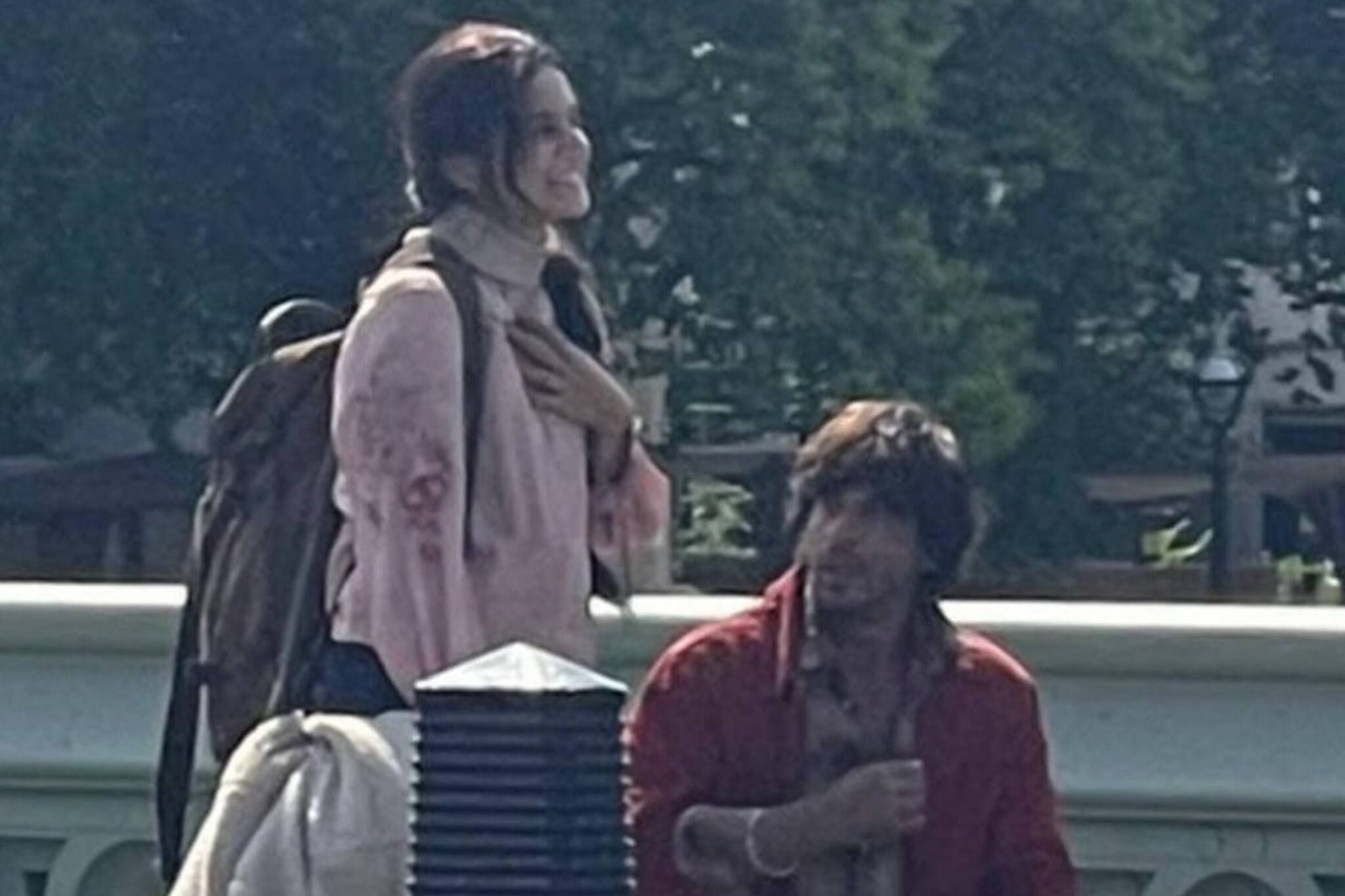 লন্ডনের রাস্তায় হাঁটু গেড়ে বসে আছেন শাহরুখ, সঙ্গে তাপসী! 'ডাঙ্কি'র ছবি ফাঁস