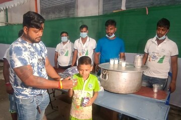 একুশে জুলাইয়ের শিবিরে শিশুদের জন্য় দুধ-বিস্কুটের ব্যবস্থা, নির্দেশ অভিষেকের
