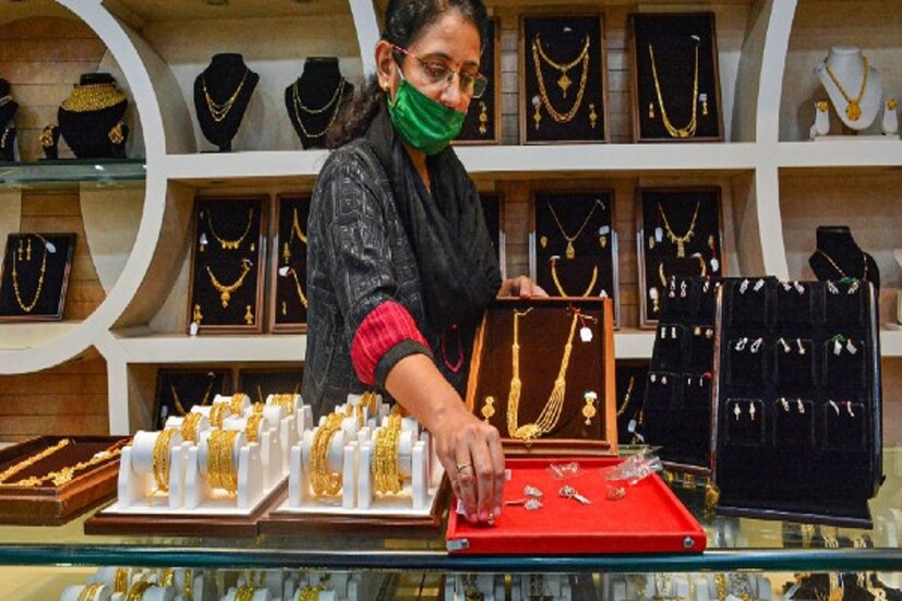 একই সঙ্গে ২৪ ক্যারাট সোনার দাম প্রতি গ্রামে সস্তা হয়েছে ৷ প্রতীকী ছবি ৷