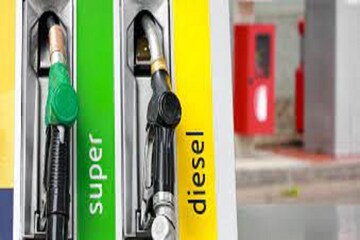 Petrol Price Update: পেট্রোল-ডিজেলের দামে ভারী পতনের সম্ভাবনা! কবে সেই বড় ঘোষণা Petrol Price Update: পেট্রোল-ডিজেলের দামে ভারী পতনের সম্ভাবনা! কবে সেই বড় ঘোষণা