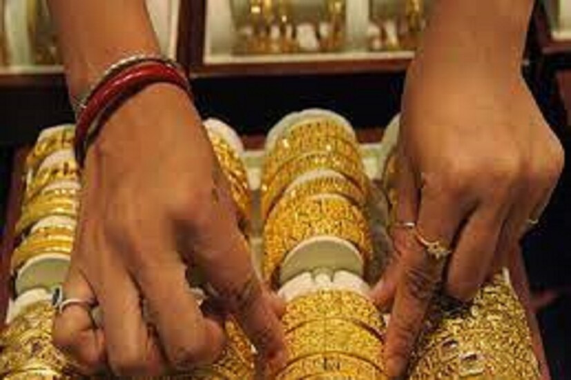১০ গ্রামের দাম ৫১,১১০ টাকা (কমেছে ৮২০ টাকা), ১০০ গ্রামের দাম ৫,১১,১০০ টাকা (কমেছে ৮,২০০ টাকা) ৷ প্রতীকী ছবি ৷