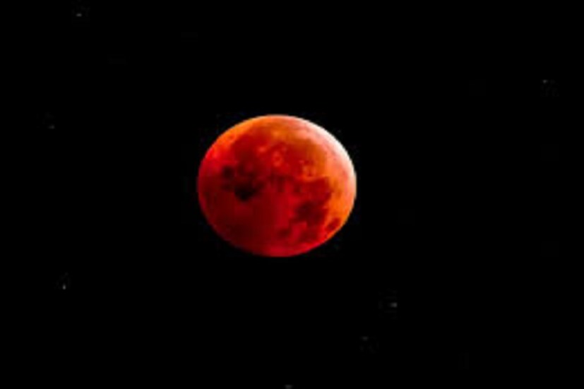 হলুদ রঙের মিষ্টি বা বস্ত্র বিতরণ করলে বিশেষ লাভ পাবেন ৷ এমন করলে কুষ্ঠিতে থাকা গুরুদোষ থেকে মুক্তি সম্ভব অতি সহজেই ৷ ভাগ্যের সাহায্য অতি সহজেই পাওয়া সম্ভব হবে ৷ প্রতীকী ছবি ৷