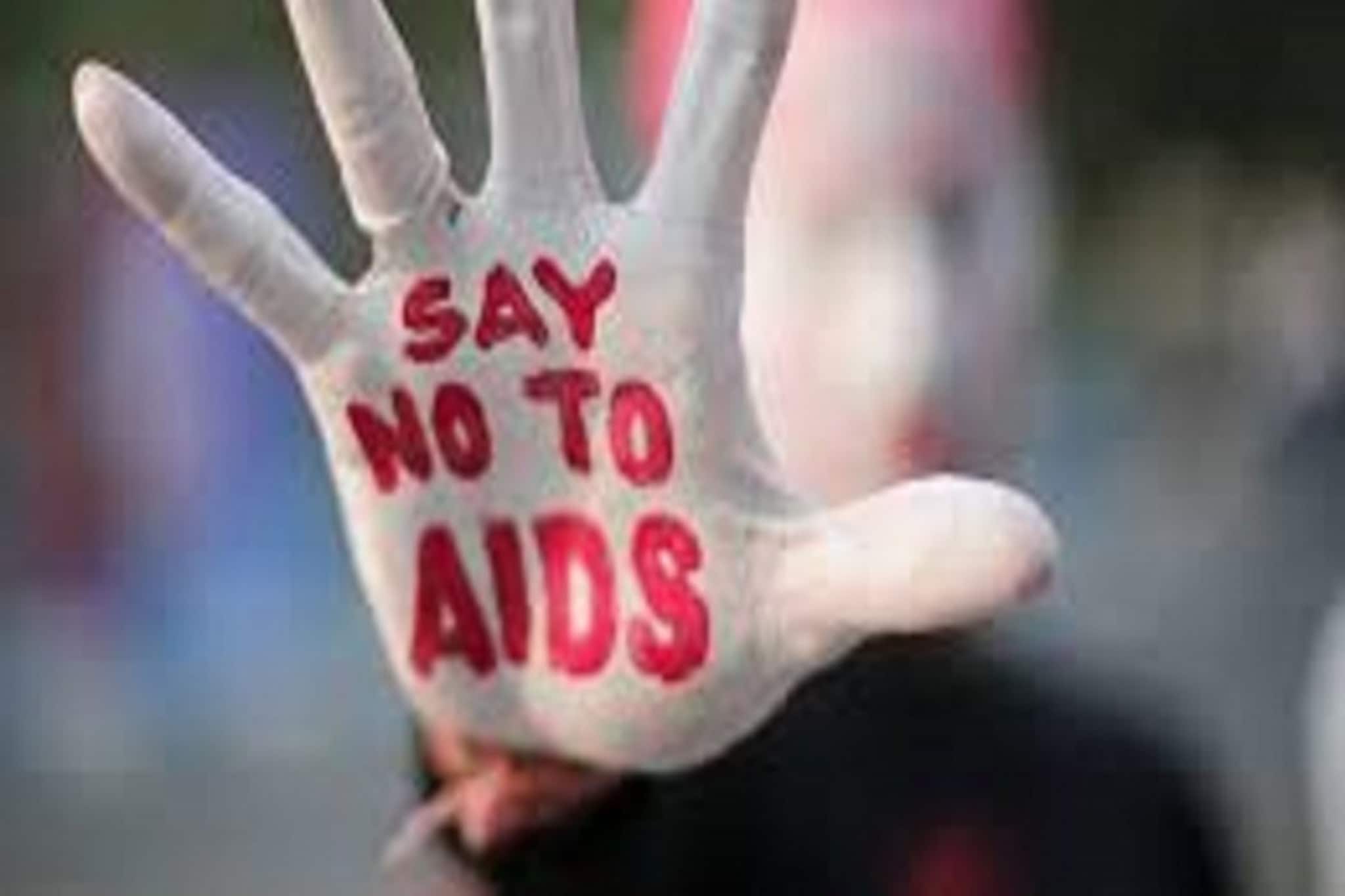 পুরুষদের শরীরে HIV-র জীবাণু বাসা বাঁধলেই দেয় মারাত্মক সঙ্কেত!