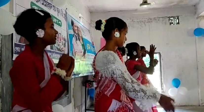 কন্যাশ্রী ক্লাবের এই অনুষ্ঠানে উপস্থিত ছিলেন জেলাপরিষদের সভাধিপতি শীলা দাস সরকার। আইনজীবী সোম শংকর দত্ত, চাইল্ড লাইনের কর্মকর্তা, সেইসঙ্গে বিদলয়ের শিক্ষক-শিক্ষিকা-শিক্ষাকর্মী- ছাত্রীরা যোগ দেন অনুষ্ঠানে।(লেখা ও ছবি: অনন্যা দে)