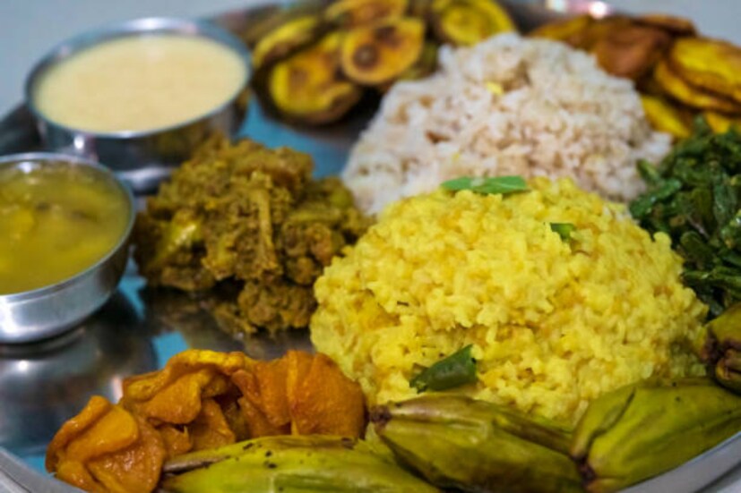 তাই নানা নিয়ম মেনে চলতে হয় ডায়াবেটিস রোগীদের। যেমন, ব্লাড সুগারের সমস্যা থাকলে অনেকেই ভাত খান না। কিন্তু বিশেষজ্ঞরা বলছেন, ভাত খেয়েও দিব্যি নিয়ন্ত্রণে রাখা যায় ডায়াবিটিস। কীভাবে? জেনে নিন।