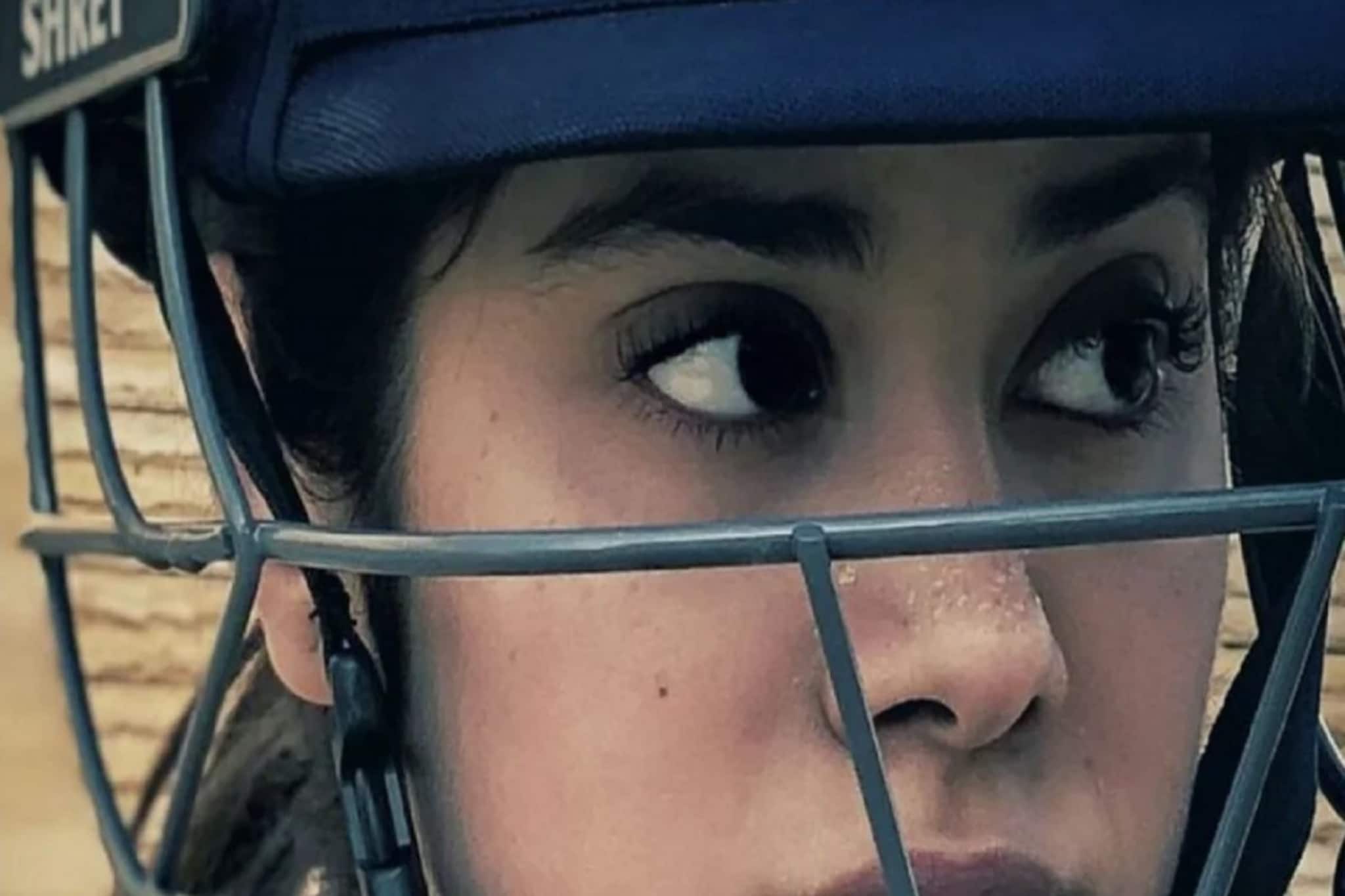 জাহ্নবী কাপুরের নতুন লুক দেখলে চমকে উঠবেন! ৬মাস ধরে ক্রিকেট প্রশিক্ষণ নায়িকার