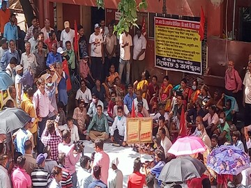 পুরসভায় বিক্ষোভ