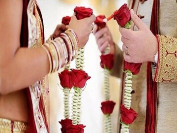 লাভ ম্যারেজ হবে না অ্যারেঞ্জড? কী বলছে আপনার ভাগ্যরেখা?