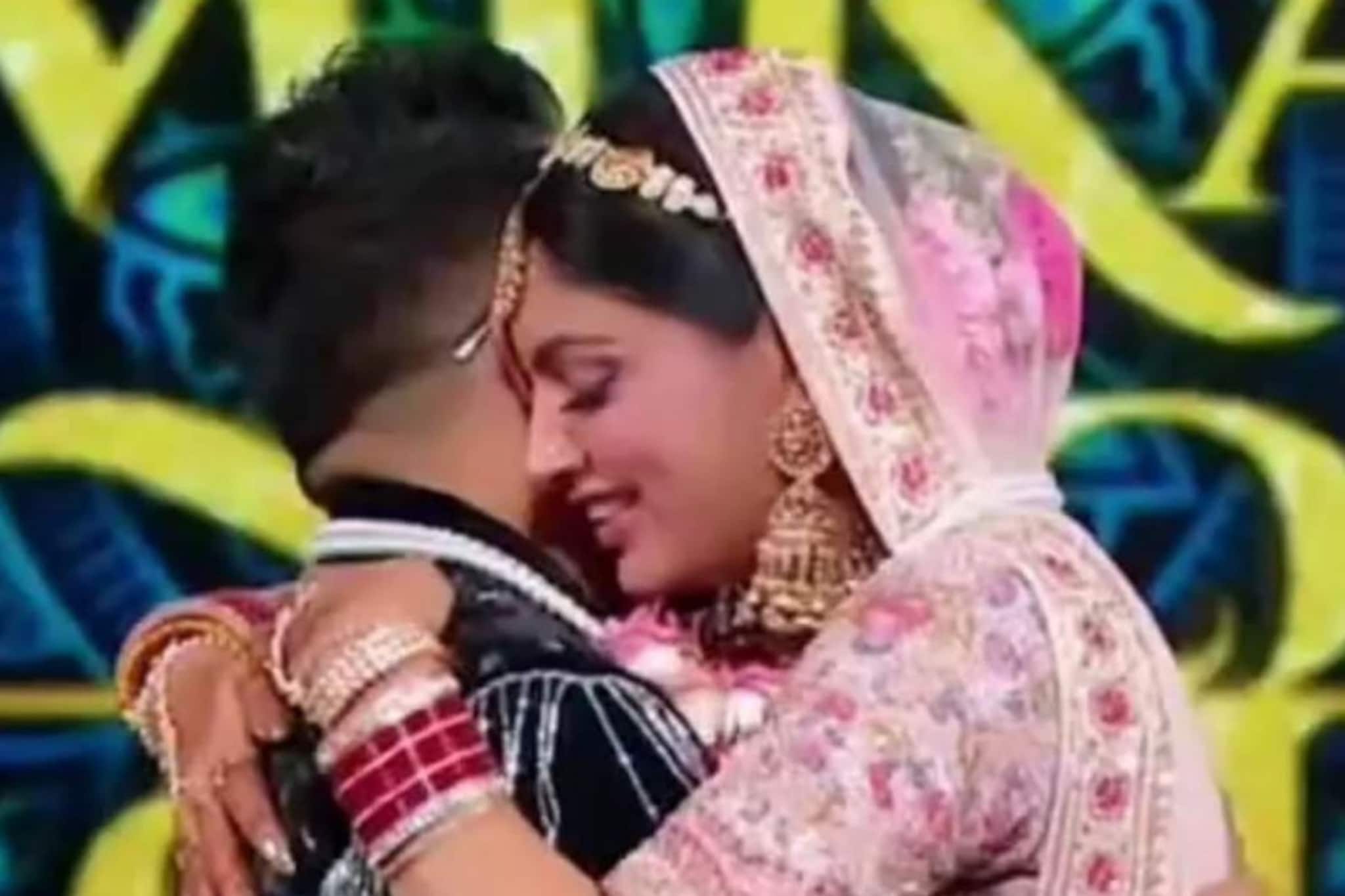 ৪৫-এর Mika Singh খুঁজে পেলেন 'বউ'! মোটা মোটা সোনার 'কঙ্গন' দেখালেন 'কনে' আকাঙ্খা