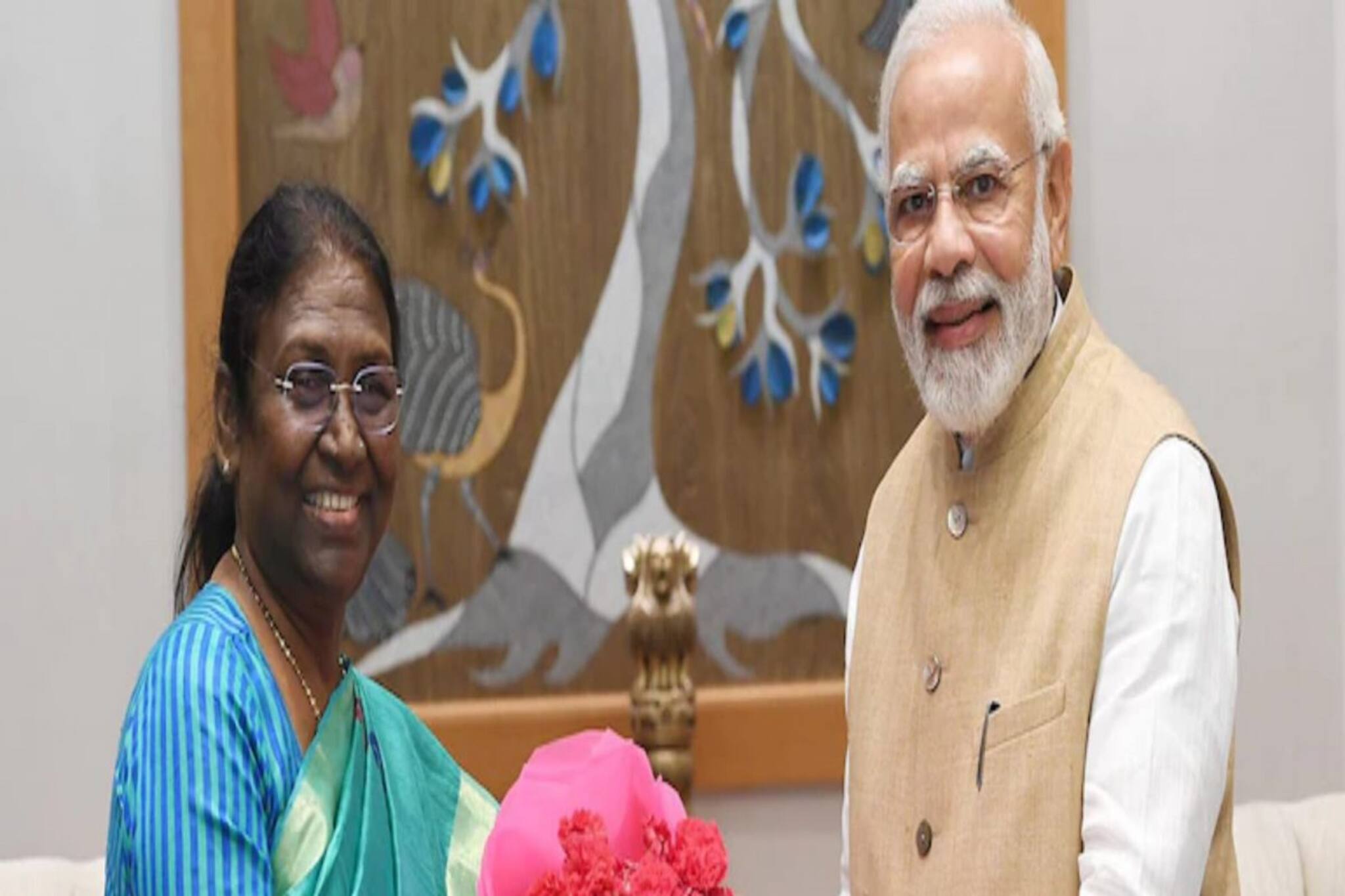 ‘দেশের কাছে আশার আলো’, রাষ্ট্রপতি দ্রৌপদী মুর্মুকে শুভেচ্ছা মোদির