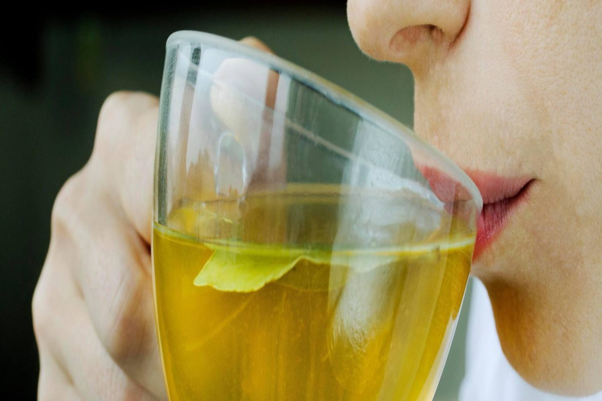 গ্রিন-টি তে ম্যাজিকের মতো কমে ওজন! তবে খাওয়ার পদ্ধতি না জানা থাকলে সাংঘাতিক বিপদ