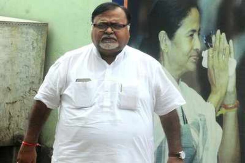 এরপর ২০০৬ সালের বিধানসভা নির্বাচনে বামফ্রন্টের কাছে তৃণমূল পর্যুদস্ত হলেও বেহালা পশ্চিম কেন্দ্রে দ্বিতীয় বার জয়ী হন পার্থ। কিছুটা অপ্রত্যাশিত ভাবে অভিজ্ঞ বিধায়ক অশোক দেব ও শোভনদেব চট্টোপাধ্যায়কে পিছনে ফেলে পার্থকেই বিরোধী দলনেতা করেন মমতা। ছবি : সংগৃহিত