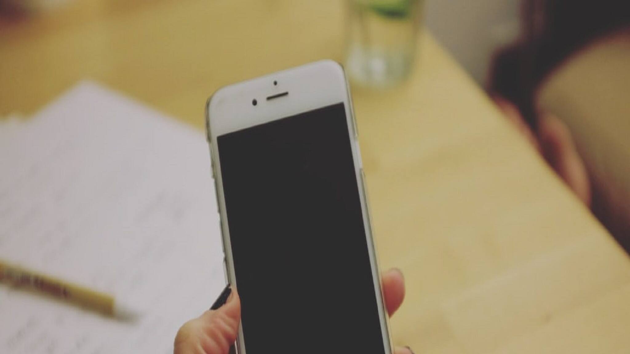 iPhone to Android: চমকে দেওয়া অফার! এইবার আইফোনের পাসওয়ার্ড শেয়ার করতে পারবেন অ্যান্ড্রয়েডে