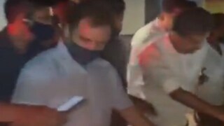 রাহুল গান্ধির সেই মুহূর্ত রাহুল গান্ধির সেই মুহূর্ত