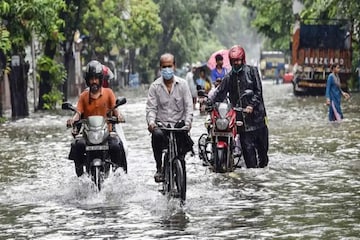 বৃষ্টিতে ভাসবে দক্ষিণবঙ্গ, গরম বাড়বে উত্তরে, মঙ্গল পর্যন্ত আবহাওয়ার বড় সতর্কতা বৃষ্টিতে ভাসবে দক্ষিণবঙ্গ, গরম বাড়বে উত্তরে, মঙ্গল পর্যন্ত আবহাওয়ার বড় সতর্কতা