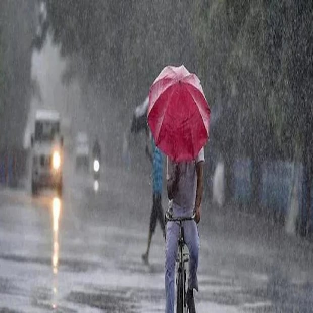 রবিবার দিনের সর্বোচ্চ তাপমাত্রা ছিল ২৯.৩ ডিগ্রি সেলসিয়াস, যা স্বাভাবিকের চেয়ে ৩ ডিগ্রি কম। বাতাসে আপেক্ষিক আর্দ্রতা ৯৫ শতাংশ হওয়ায় বৃষ্টি সত্ত্বেও গরম ছিল বেশ ভালোই।
