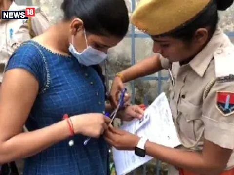 এভাবেই কেটে দেওয়া হয় জামার বোতাম