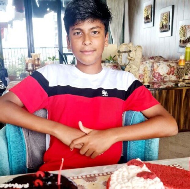 শ্যুটিং-এর ব্যস্ততা একটি দূরে সরিয়ে এই দিনটা ছেলের জন্য, ছেলের সঙ্গে কাটালেন মা৷ নিজে সেই ছবিও তুলে ধরলেন সোশ্যাল মিডিয়ায়৷  