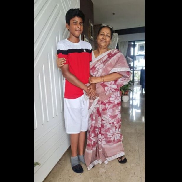 বোঝা যাচ্ছে যে একেবারে বাঙালি ঘরোয়া ভাবেই ছেলের জন্মদিন উদযাপন করলেন রচনা৷ ছেলের সঙ্গে কাটালেন অনেকটা সময়৷ 