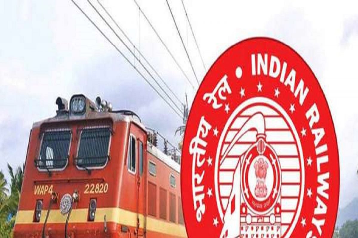 Indian Rail: ট্রেনে যাত্রীদের ফেলে আসা জিনিস নিয়ে রেল কী করে জানেন ? পড়ুন