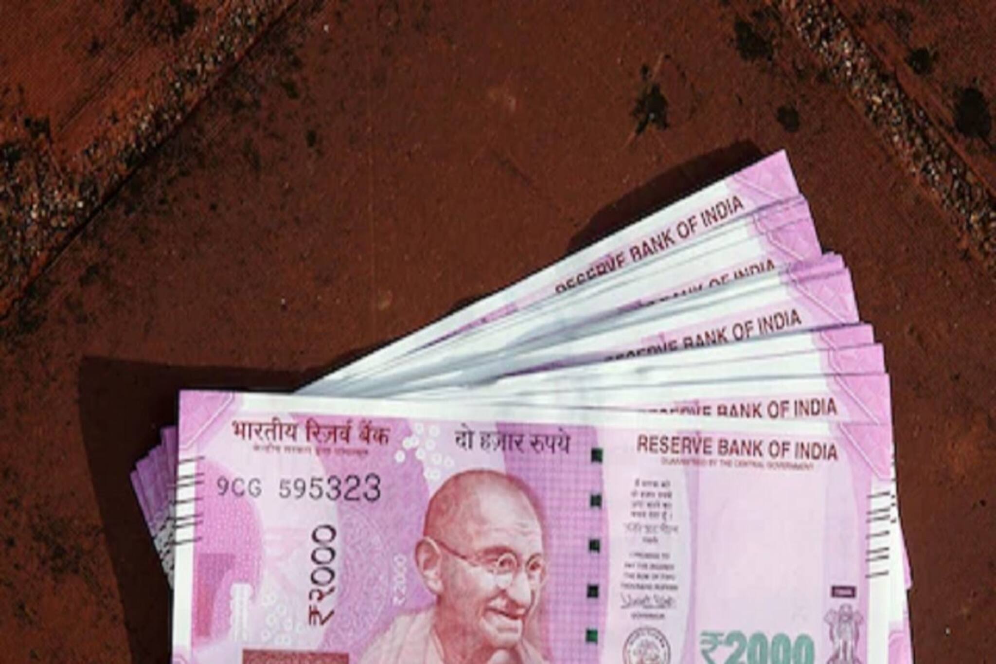 ঘরে বসে কোনও বিনিয়োগ ছাড়াই হাজার হাজার টাকা আয়! উপায় জানলে চমকে উঠবেন