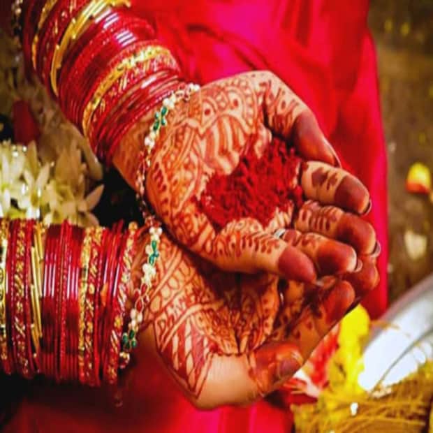 ২. মানুষটি কেমন না জানা হবে ভুল এটা ভীষণ জরুরি একটা বিষয়। মানুষটি কেমন এটা জানতে হবে। ব্যক্তি মানুষটি আপনার কাছে বেশি প্রয়োজন। তাই এই বিষয়টি জেনে নিতেই হবে। তবেই আপনি বুঝে নিতে পারবেন আপনার বিবাহিত জীবন কেমন যাবে আগামিদিনে।