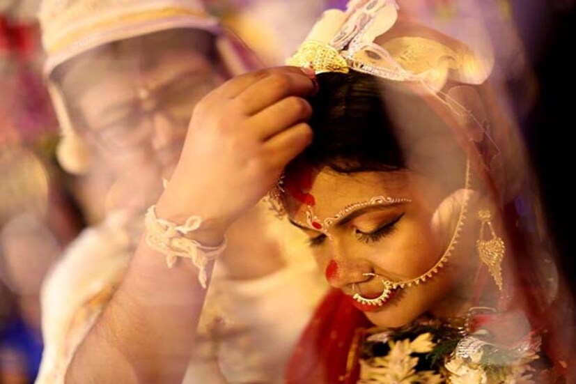 ৩) সন্তানের বিষয়ে তোমার ভাবনা কী? তিনি সন্তান সম্পর্কে কী ভাবেন, ভালোবাসার ফসল নাকি বংশ বৃদ্ধির হাতিয়ার? তাহার আজকাল সন্তান না হওয়াটাও খুব সাধারণ ব্যাপার। যদি সন্তান না হয় আপনাদের কোন কারণে, যদি কারণ অক্ষমতা থাকে, সেক্ষেত্রে তার মনোভাব কী হবে সেটা জেনে রাখা অত্যন্ত জরুরি।