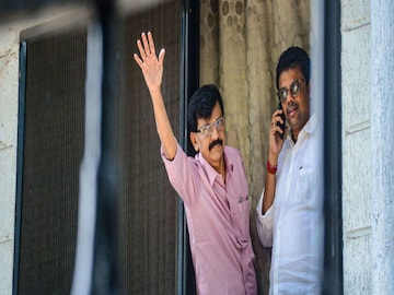 সঞ্জয় রাউতকে আটক ইডির 