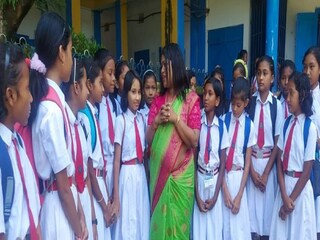 স্কুলে যোগ ববিতার!