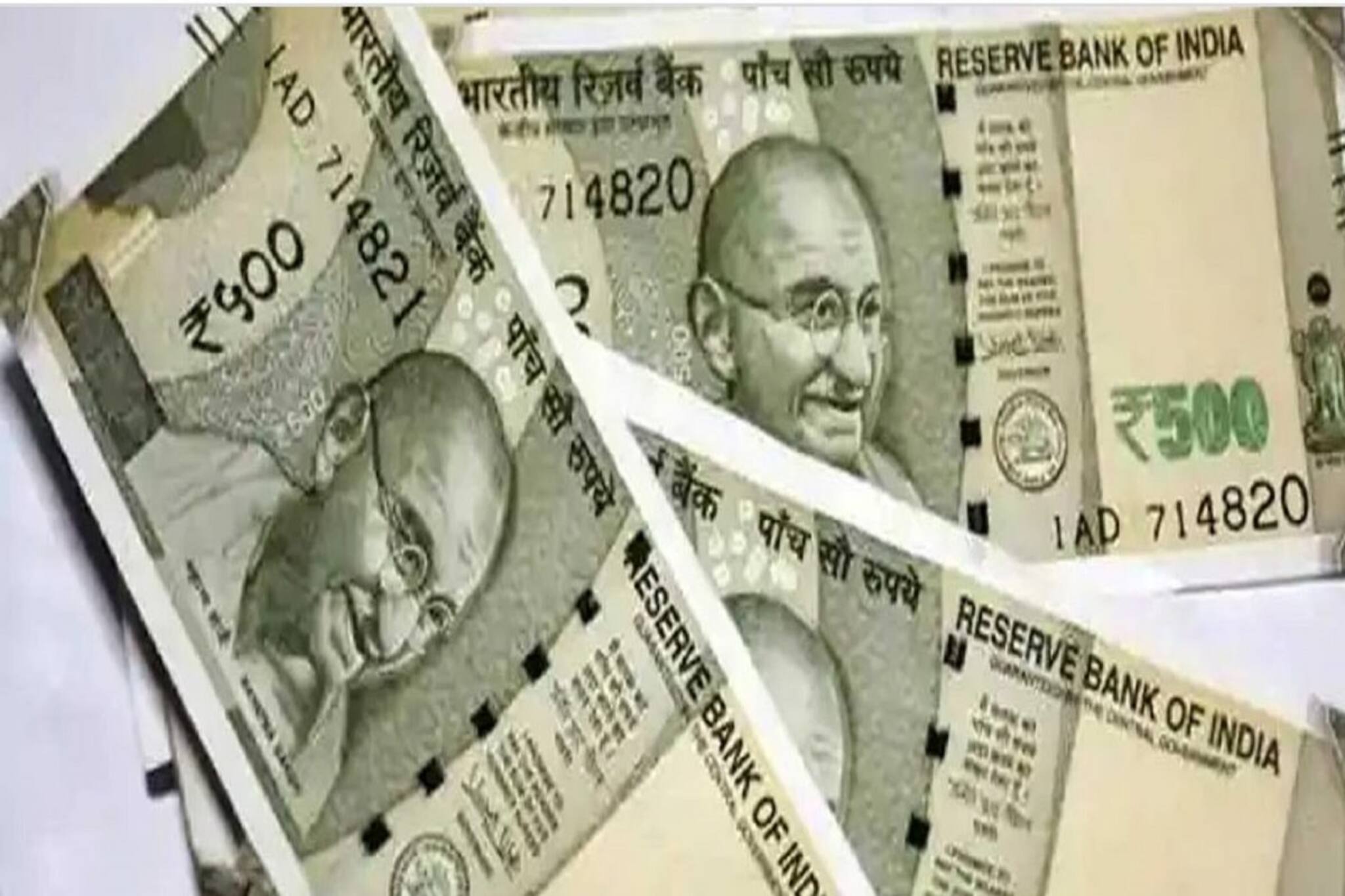 নর্দমায় ভেসে এল বান্ডিল বান্ডিল ৫০০ টাকার নোট! টাকা কুড়োতে হুড়োহুড়ি ! তারপর?