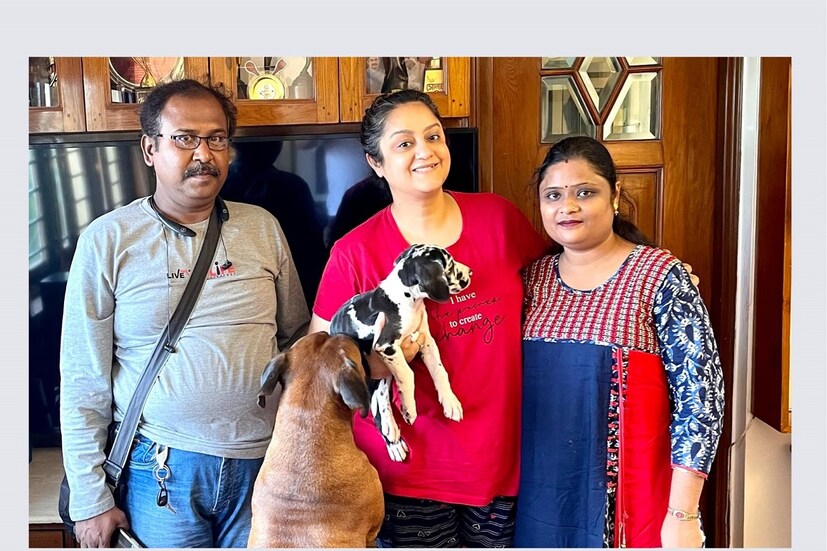 *তাঁকে এই সারমেয়টি দিয়েছেন ভাস্কর বসু আর শম্পা বাসু৷ যাদের প্রতি সুদীপা খুব কৃতজ্ঞ৷ 