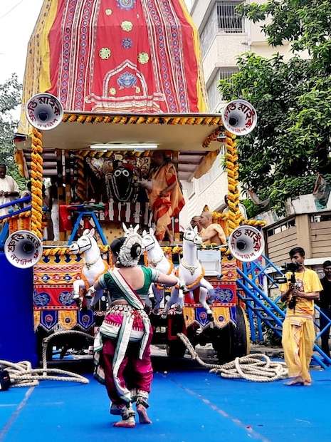  এখানকার শিল্পীরাও ওডিসি, কথাকলি নৃত্য প্রদর্শন করেন